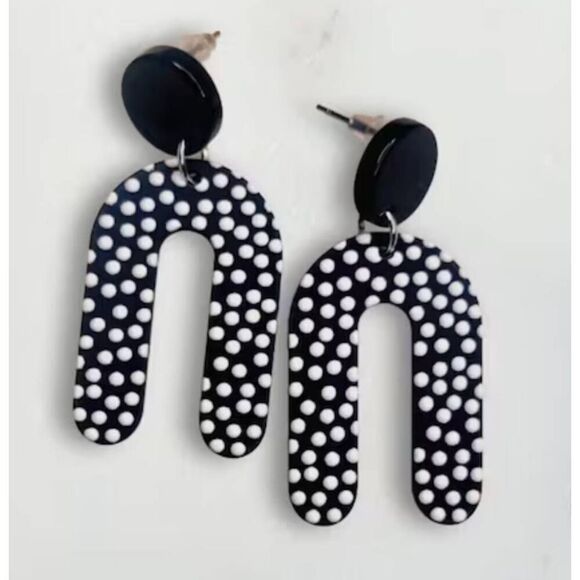 NWOT U Shaped Polka Dot Acrylic Earrings - Picture 1 of 4